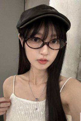 La bella ragazza della porta accanto “Wu Fang” è così felice con la bella bellezza del corpo (10p)