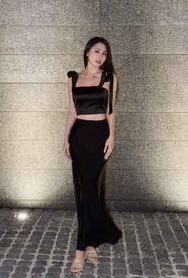 Una bella e bella gambe, una buona figura, “Carina”, elegante e affascinante (10p)