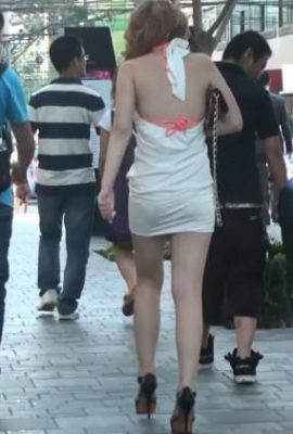 (Collezione online) Segui la strada per scattare foto della ragazza sexy che indossa un outfit senza schienale rosa (21p)
