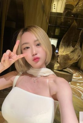 Blonde Girl “Mewbd” ha un corpo caldo che si sporge davanti e si inclina la schiena (11p)