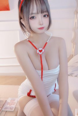 (Collezione online)  Welfare Girl Hinaga “Sister Nurse” VIP Exclusive (55p)