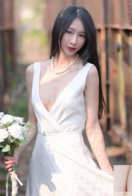La figura feroce “Sunny” è un orologio sexy e troia completo (10p)