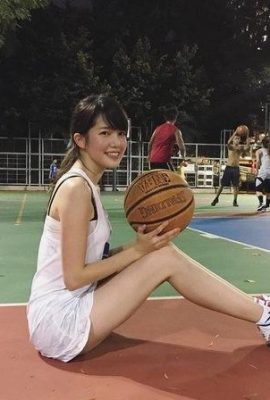 La ragazza dal cuore profondo nel basket piace lo sport è un allenatore particolarmente affascinante, voglio giocare a basket! (12p)