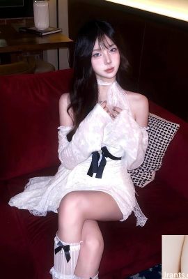 La bella ragazza “Ziying” ha un corpo allettante nascosto sotto il suo viso puro (11p)
