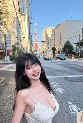 “Huang Yuwen” ha un dolce sorriso e un solco profondo e un bel seno (10p)