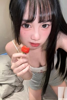 La bella ragazza super calda “Little Deer” libera e ha una figura seducente che festeggia gli occhi (10p)