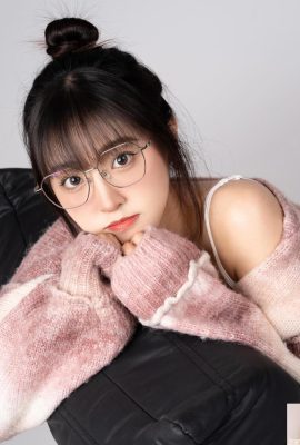 La figura hot “Dashi C” di Sweet Girl dagli occhi grandi attira l'attenzione di tutti (10p)