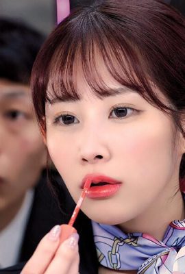 Futabasaa: una consulente di bellezza sul pavimento dei cosmetici in cui si è fermata per accompagnare sua moglie, le sue labbra spesse e paffute stanno raggruppando … (20p)