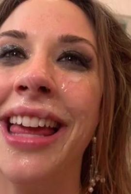 La più bella troia, la sua figa può ospitare 2 cazzi ed entrambi i buchi possono essere penetrati contemporaneamente (44P)