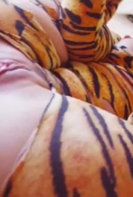 Come osi vestirti da tigre per vedere se oggi non ti scopo l'ano (10P)