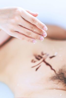 The Golden Two Pussy King – Il momento felice della masturbazione (50P)