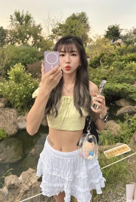 L'affascinante modella “Jiujiu” ha profondi occhi elettrici e una figura irresistibile (10P)
