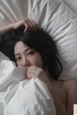 “Fifi Feifei” Il malvagio solco profondo tenta e la bella figura è esposta (10P)