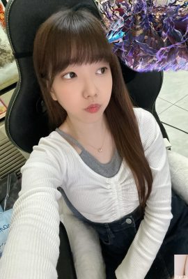 La ragazza carina “Bai Yi” ha una bellissima figura che incombe (10P)