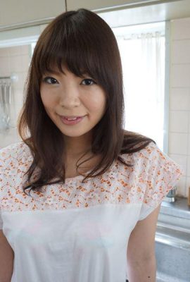 La giovane casalinga è completamente ossessionata dall'incantesimo T e aspetta che Shun e Anaconda la ammoniscano (39P)