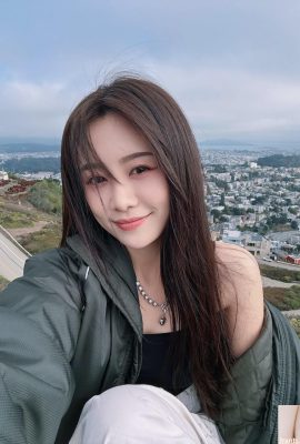 Il bel viso di “Tanya Ruotong” allo specchio è molto sensuale e pieno d'amore (10P)