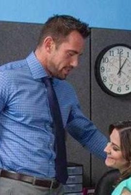 Non vedevo l'ora di fare sesso con la mia segretaria in ufficio senza nemmeno chiudere la porta (21P)