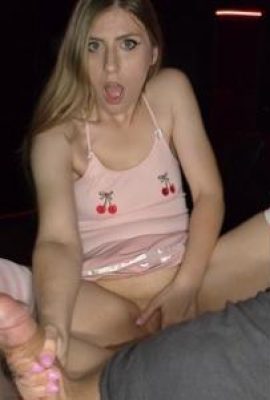 Oggi mi farò scopare l'ano, quindi ho portato un plug anale in anticipo e l'ho fatto a pezzi (12P)