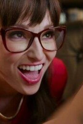 La casalinga tettona Irina scopa nella posizione del sesso a pecorina (20P)