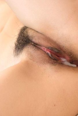 Una troia in uniforme scolastica gioca a un gioco di bondage con un gruppo di ragazzi e si fa scopare fino a quando lo sperma trabocca (21P)