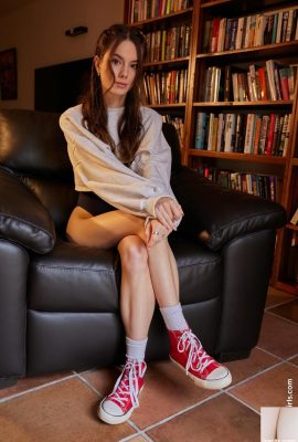 (WowGirls) 7 agosto 2025 – Liz Ocean – Reverie nella sala di lettura (105P)