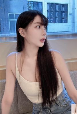 L'innamorata “Phoebe” ha un viso luminoso e attraente e tutto il suo corpo è impeccabile (10P)