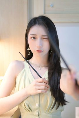 La bellezza capricciosa “Long Weiwei” ha occhi affascinanti che brillano… pieni di tentazione (10P)