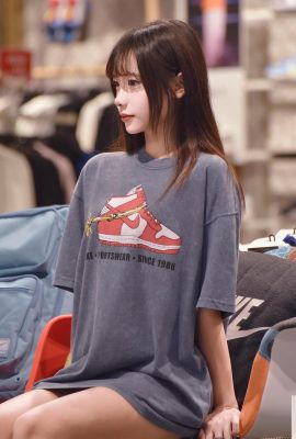 La ragazza carina “YY” ha una figura snella e delle curve che sono così allettanti (10P)