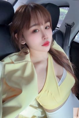 “Irene Huang Xiao Ge” piccolo pony dal bel seno che mostra una curva sorridente (10P)