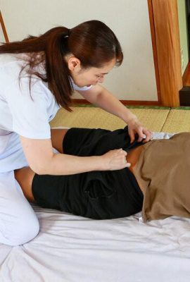 Chisato Shoda: la zia massaggiatrice paffuta e dal seno grande Chisato Shoda – avvolta in un corpo grassoccio e rilassante… (21P)