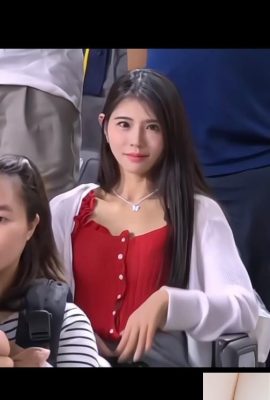 Balla e tifa allo stadio! I lunghi capelli neri di Lu Xiaoqing mostrano la sua vitalità (13P)