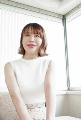 Maaya Irita: il petalo di una donna sposata che gira Maaya Irita (21P)